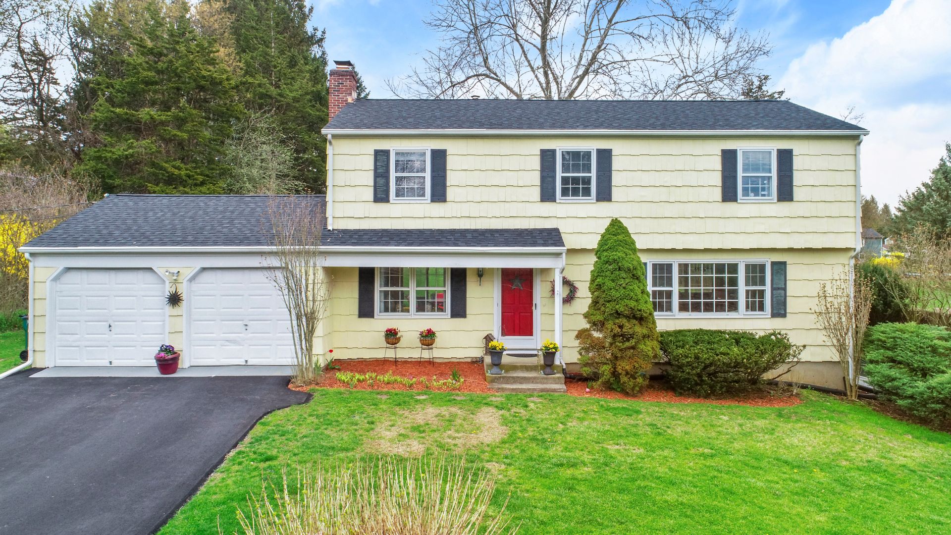 Beds 4 Baths 2.5 Living Space 1880 sq. ft.