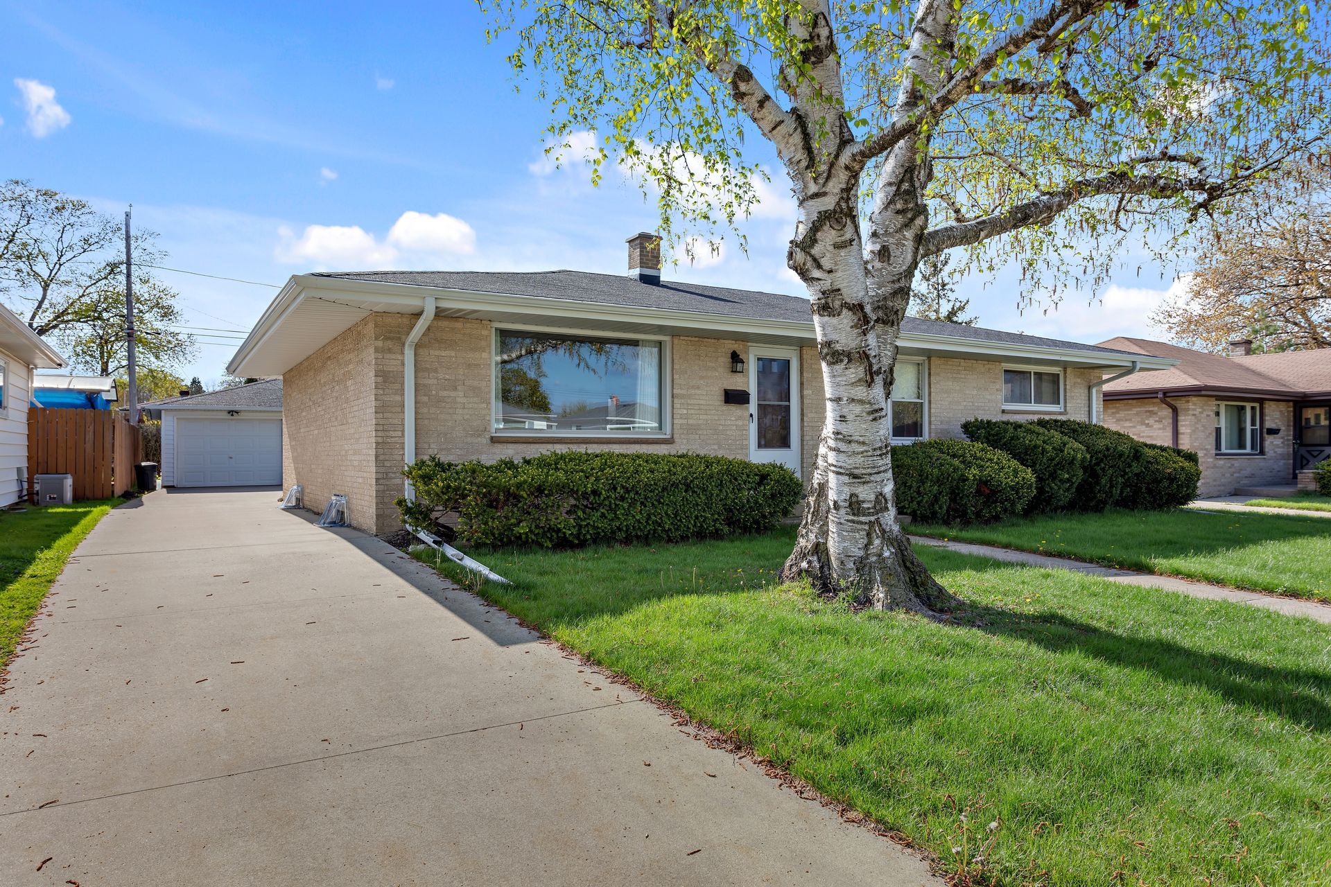Beds: 3 Baths: 1 Living Space: 1224 sq. ft.