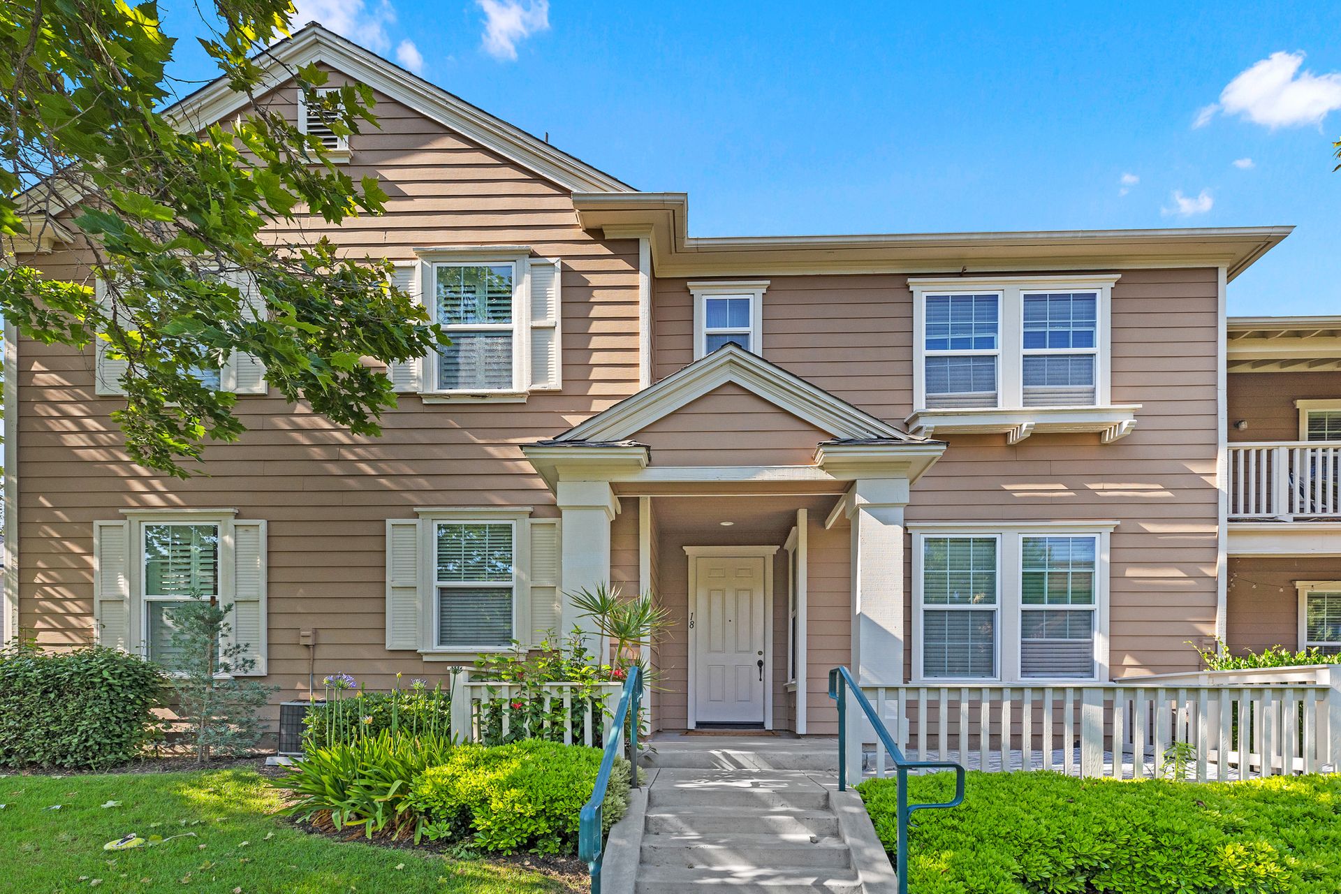 Bedrooms: 2 Baths: 3 Living Space: 1658 Sq. Ft.