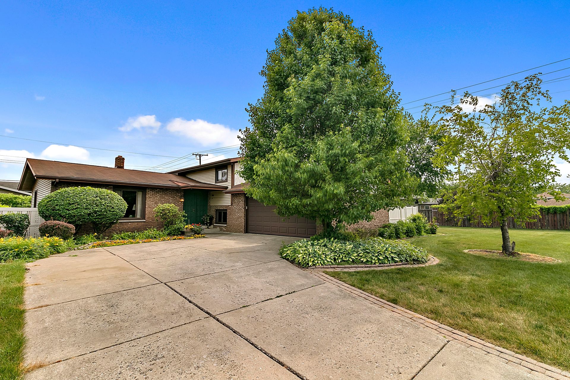 Beds 4 Baths 3 Living Space 2784 sq. ft.