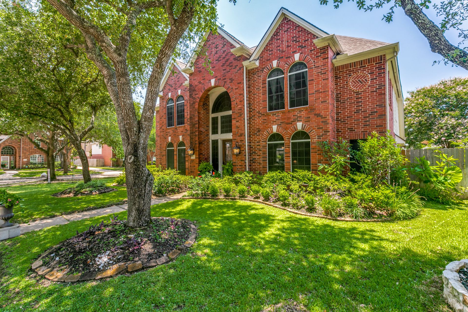 Beds: 4 Baths: 3 5 Living Space: 3690 Sq Ft Beds: 4 Baths: 3 5 Living Space: 3690 Sq Ft