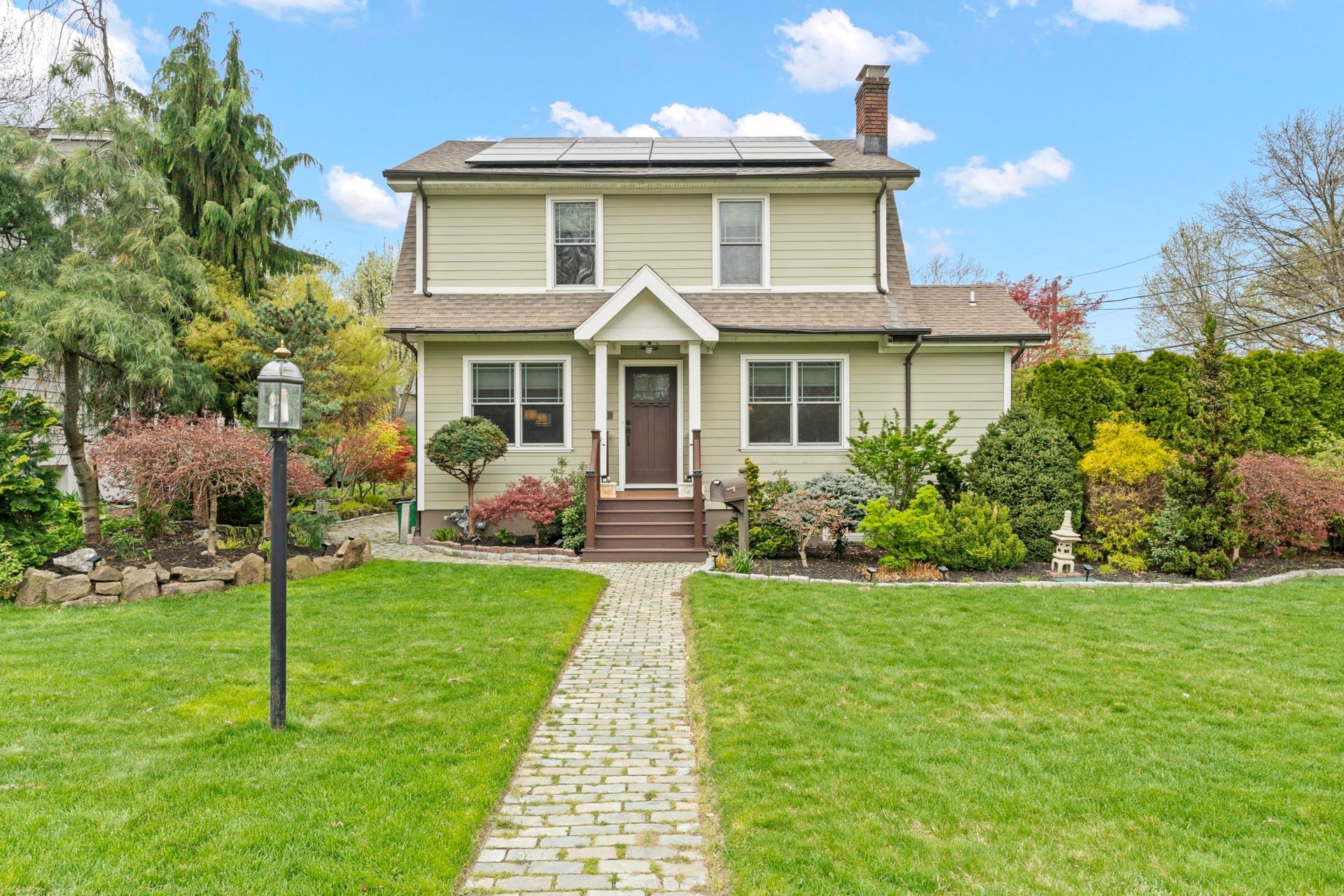 Bedrooms 4 Baths 2.5