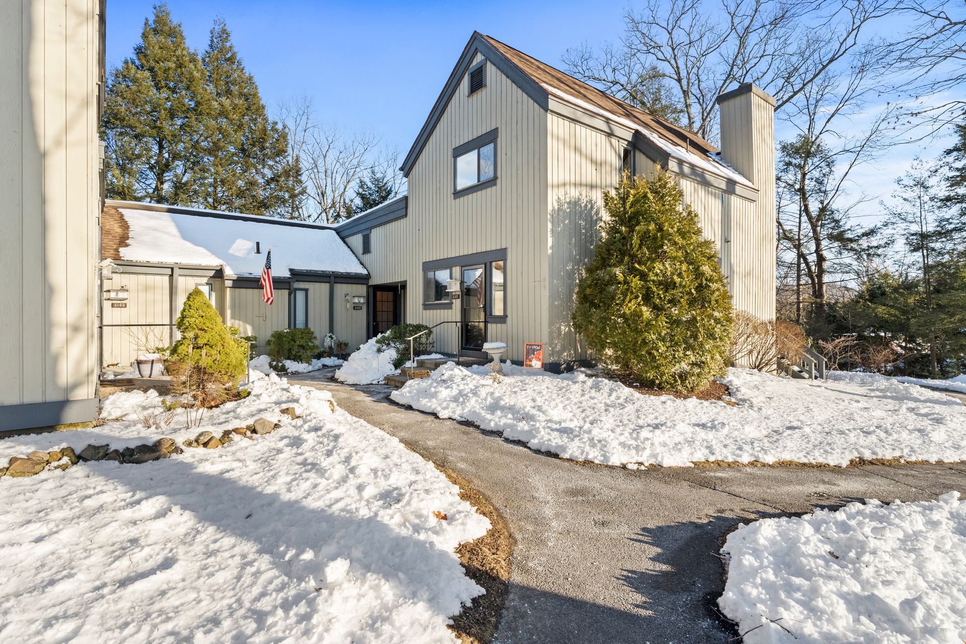 Beds 2 Baths 2 Living Space 1076 Sq. Ft.