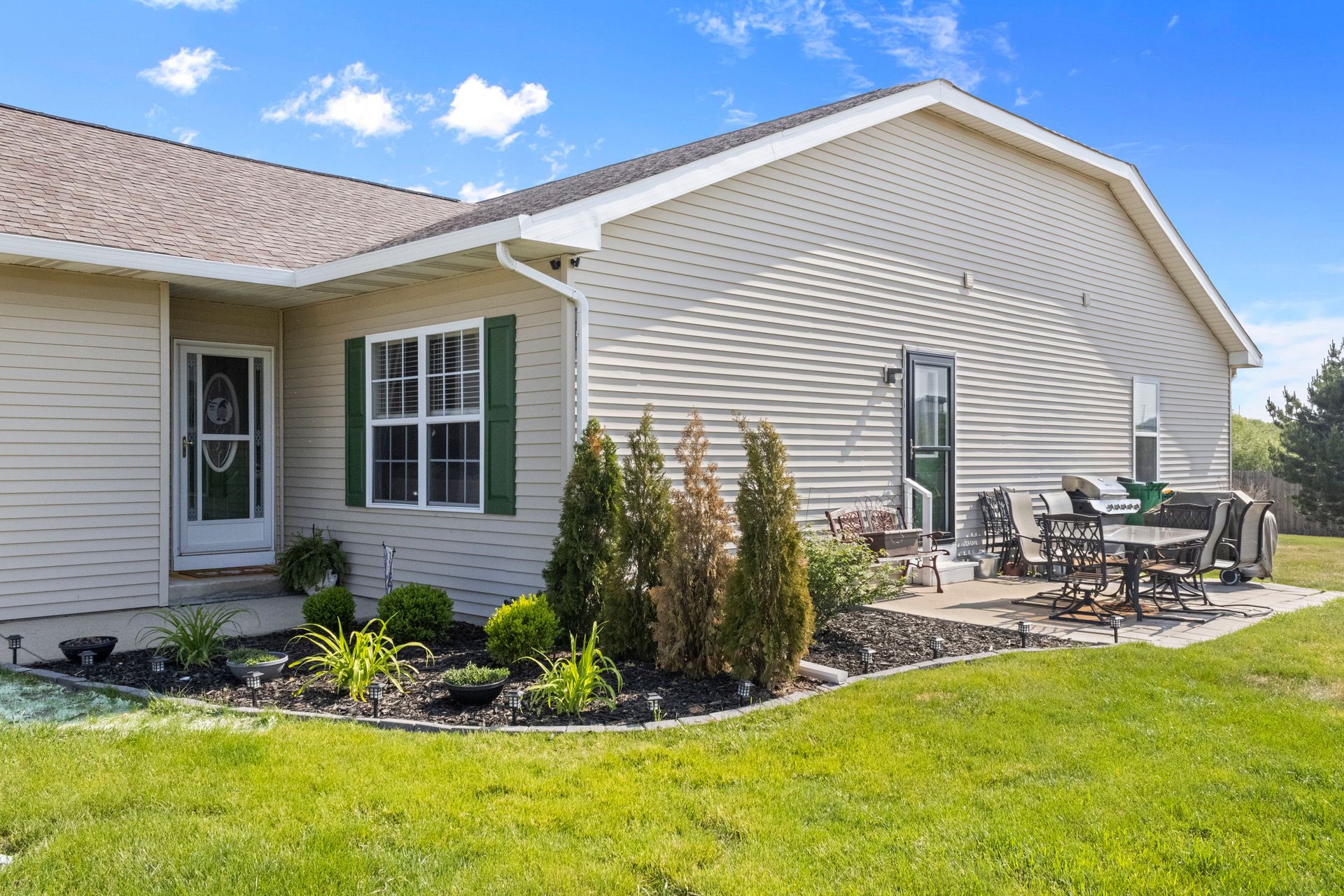 Beds: 2 Baths: 2 Living Space: 1210 Sq Ft Beds: 2 Baths: 2 Living Space: 1210 Sq Ft