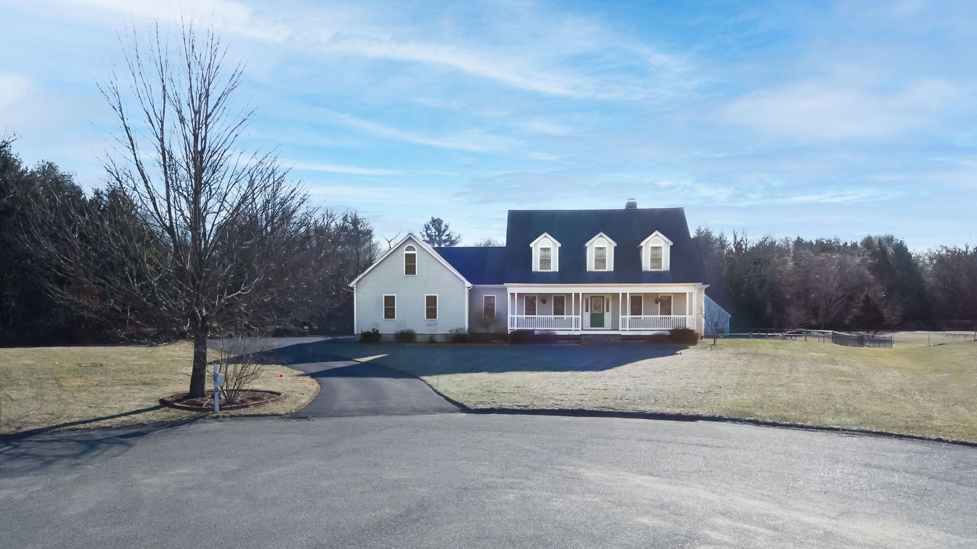 Beds 3 Bathrooms 2.5 Living Space 1985 sq. ft.