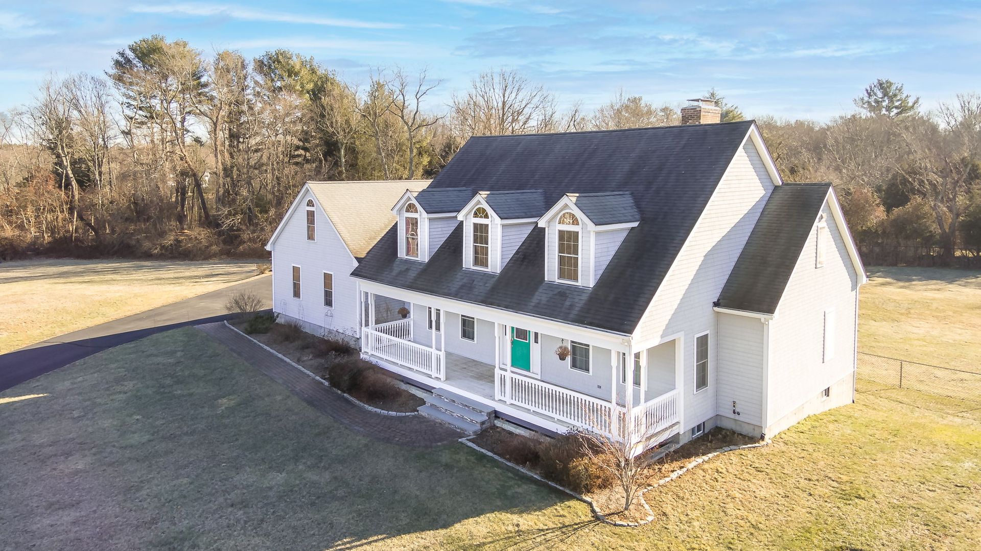 Beds 3 Bathrooms 2.5 Living Space 1985 sq. ft.